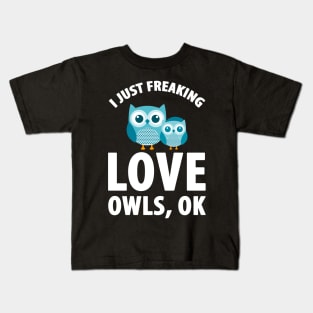 I just freaking love owls ok Kids T-Shirt